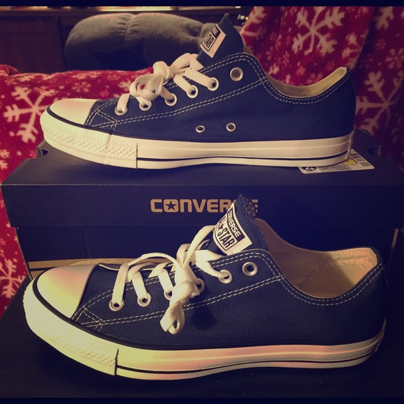 NIB Navy Blue Converse Shoes Size 10