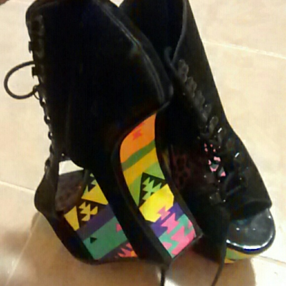 Shoes - Picture 2 of 4