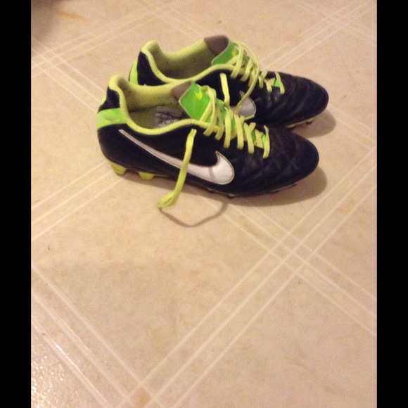 Nike  mens soccer cleats