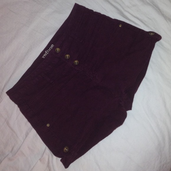 High Wasted Shorts in Burgundy
