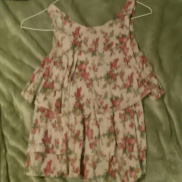 Cute flower top - Picture 2 of 2