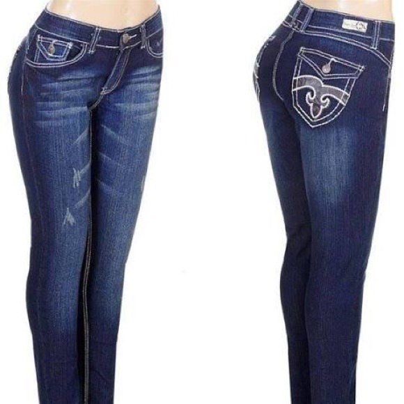 BB Distressed Straight  Diamond Studded Jeans Sz 9