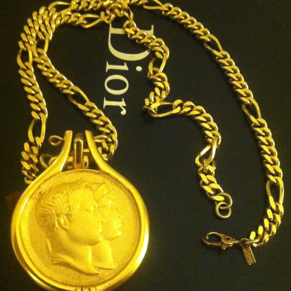 VINTAGE MONET COLLECTOR PIECE !! ONLY  ONE OTHER - Picture 2 of 4