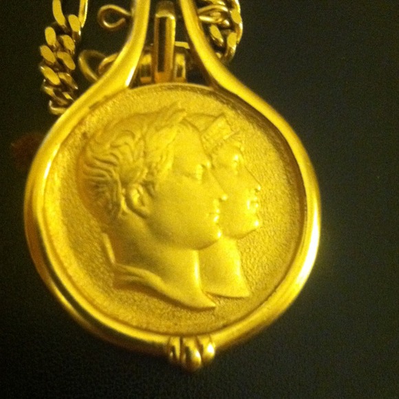 VINTAGE MONET COLLECTOR PIECE !! ONLY  ONE OTHER - Picture 3 of 4