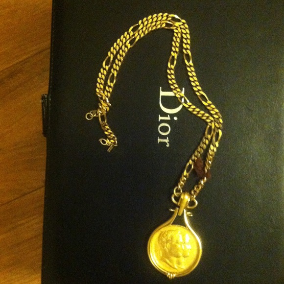 VINTAGE MONET COLLECTOR PIECE !! ONLY  ONE OTHER - Picture 4 of 4