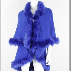 Double Layered Sleeved Shawl/Scarf W/Faux Fur