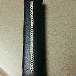 Bracelet only worn a few times been stored on box.