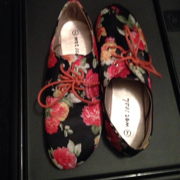 Floral tie flats!