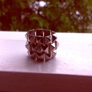 ✳️NWOT Studded ring