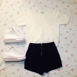 Fuzzy crop top - white, short sleeve