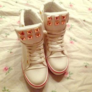 Wedged sneakers - white