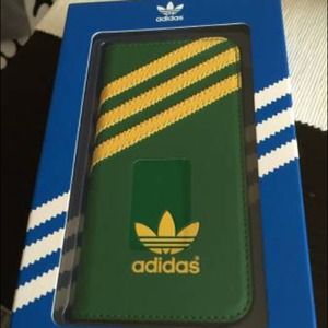 [NEW] Adidas iPhone 5/5s case: Apple exclusive