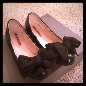 Prada Black Flat shoes size6 ！
