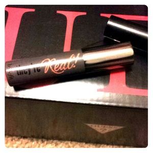 Benefit they're real! Mascara