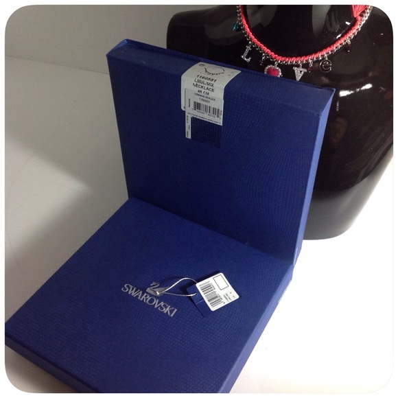 💓 Swarovski Crystal Serenade LOVE Necklace - Picture 4 of 4