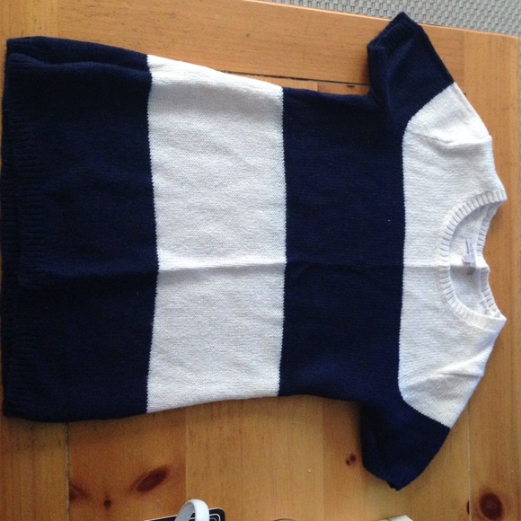 Gap small blue and white stripe sweater shirt