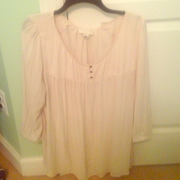 Gorgeous ivory, soft, beautiful, mid sleeve, top!