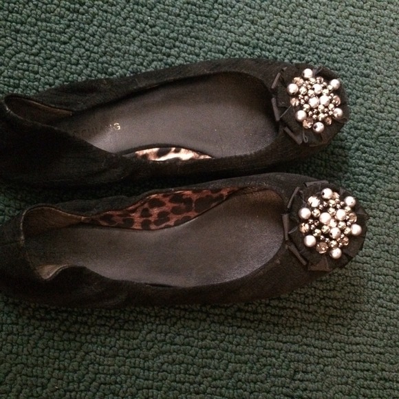 Bead toe flats