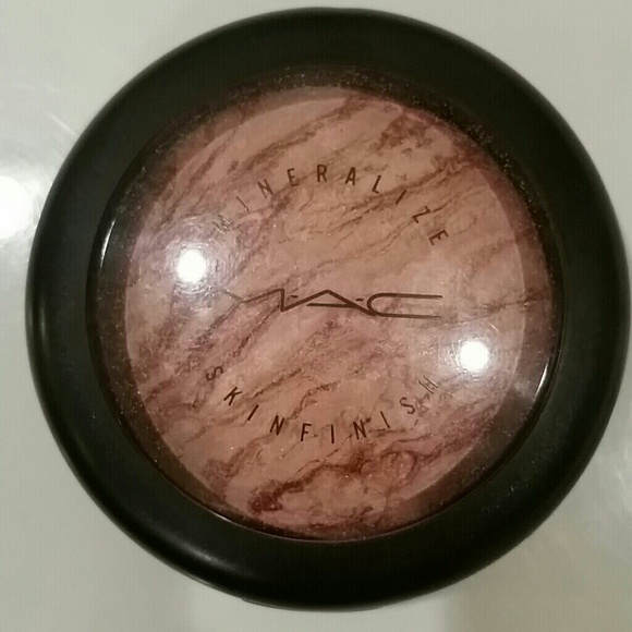 MAC MSF Mineralize Skinfinish in Petticoat