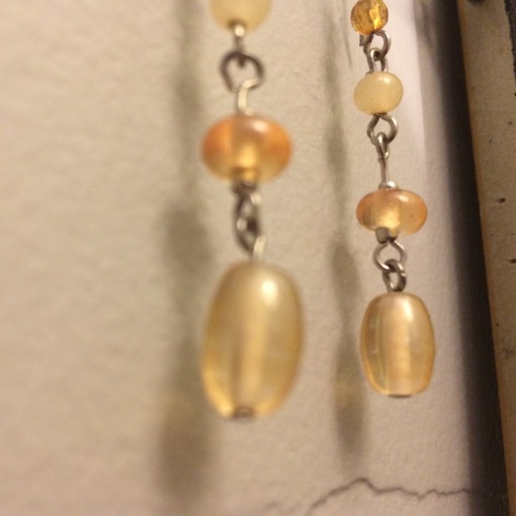 Beige and brown bead dangling earrings - Picture 2 of 3