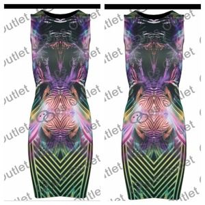 This sexy  bodycon dress is available in s/m/l