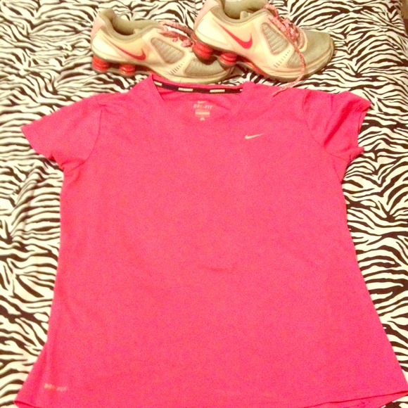Pink Nike dri fit shirt! 💗💗💗
