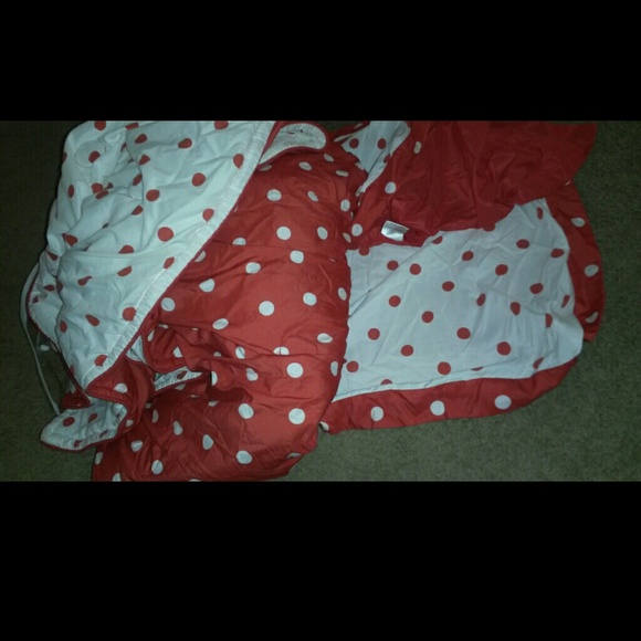 Queen size polka dot comforter with 2 pillow shams