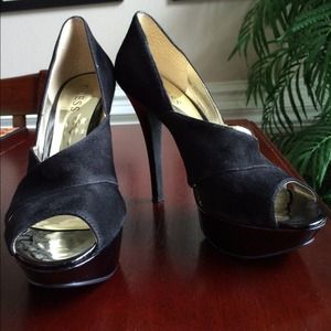 GUESS platform heels size 8.5