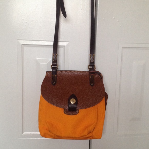 Orange ❤️Dooney and Bourke❤️sling bag