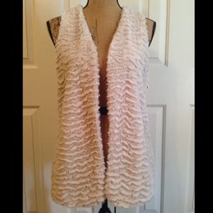 Faux Fur Cream Vest ❄️