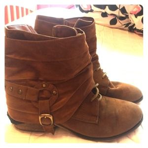 Adorable Böhme ankle boots! 😱