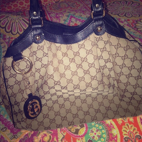 I am selling an Authentic Gucci purse.