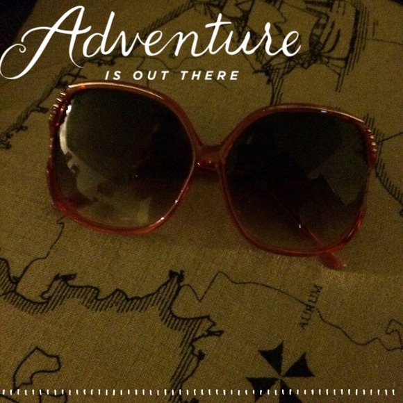 Accessories - Dark pink sunglasses