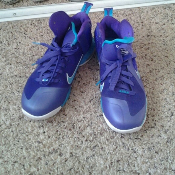 Shoes - Picture 2 of 3