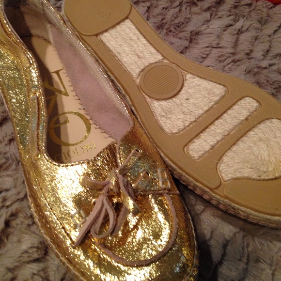 Enzo Angiolini Gold Metallic Loafers - Picture 2 of 4