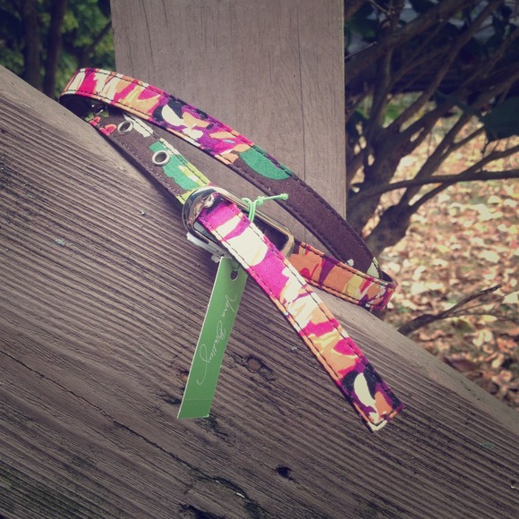 NWT Vera Bradley belt pattern is English Rose