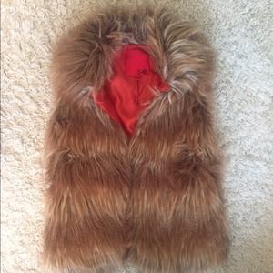 5/48 faux fur vest