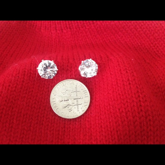 Cubic diamond earring studs 4 karats NEW look real