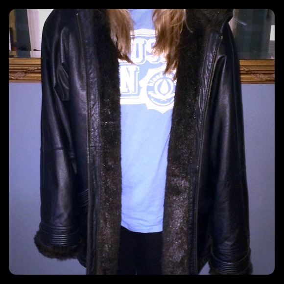 🎅🎄Leather and Fur Ladies Coat 🎅🎄