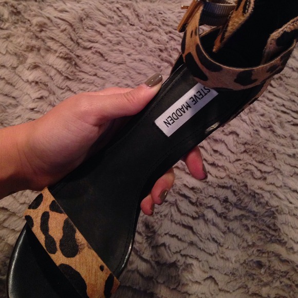 Leopard Strapped High Heels - Picture 4 of 4