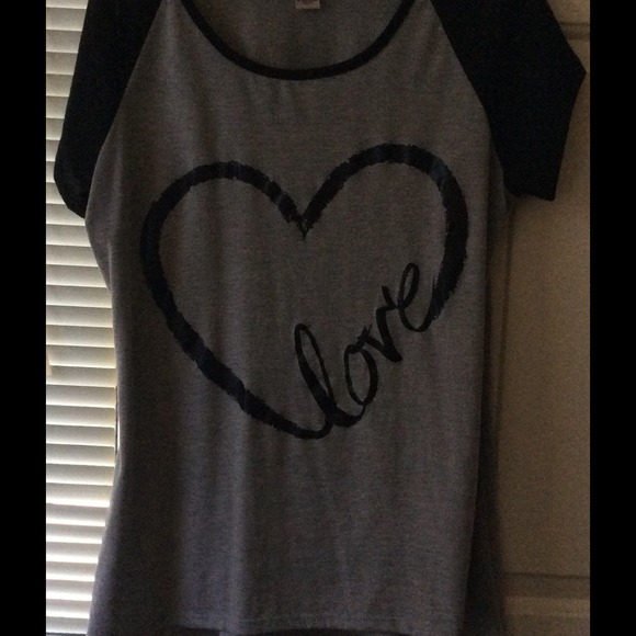 LA TEEZ Tops - SOLD😄SOLD