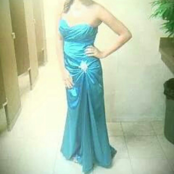 Need this dress gone! - Picture 1 of 3