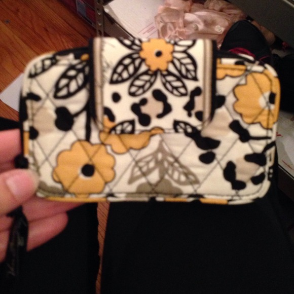 Smart phone wristlet fits iphone