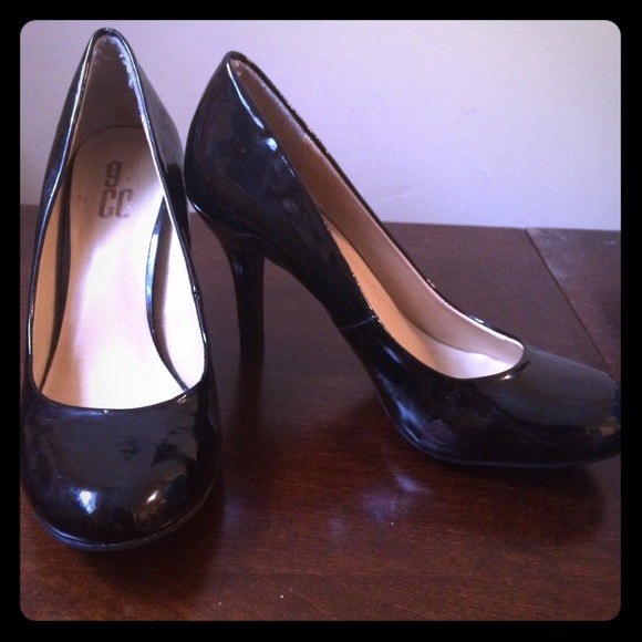 Black patent pumps