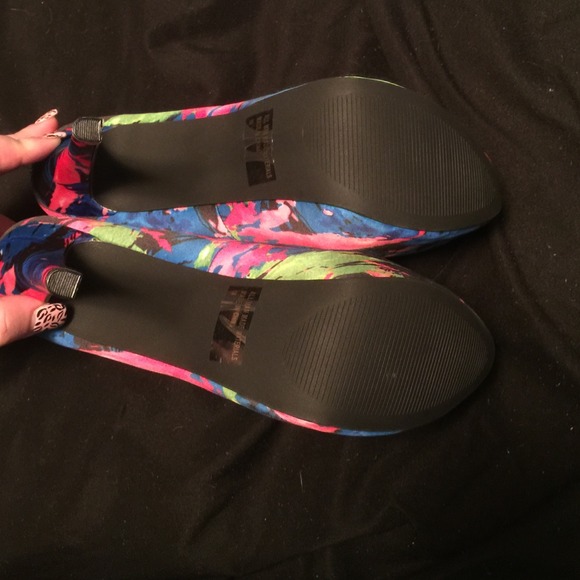 NWOT Charlotte Russe Pumps! Size 10 never worn - Picture 3 of 3