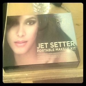 Jet setter portable makeup kit