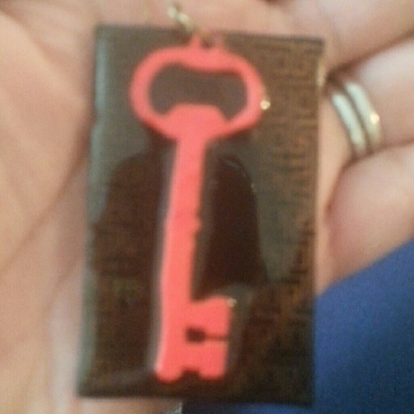 Key Ear Ring - Picture 2 of 3