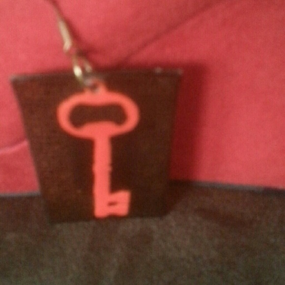 Key Ear Ring - Picture 3 of 3