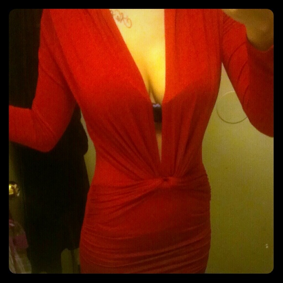 Red label deep v neck line - Picture 1 of 2