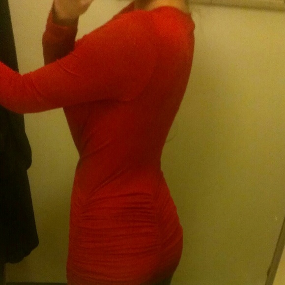 Red label deep v neck line - Picture 2 of 2